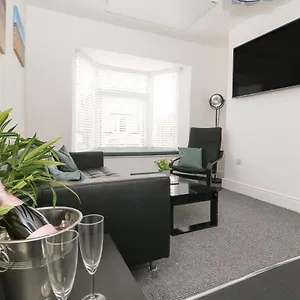  Apartment Wave And Sea United Kingdom