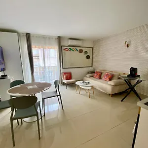  Apartment 3 Pieces- Vieux Port- Terrasse - Parking Possible France